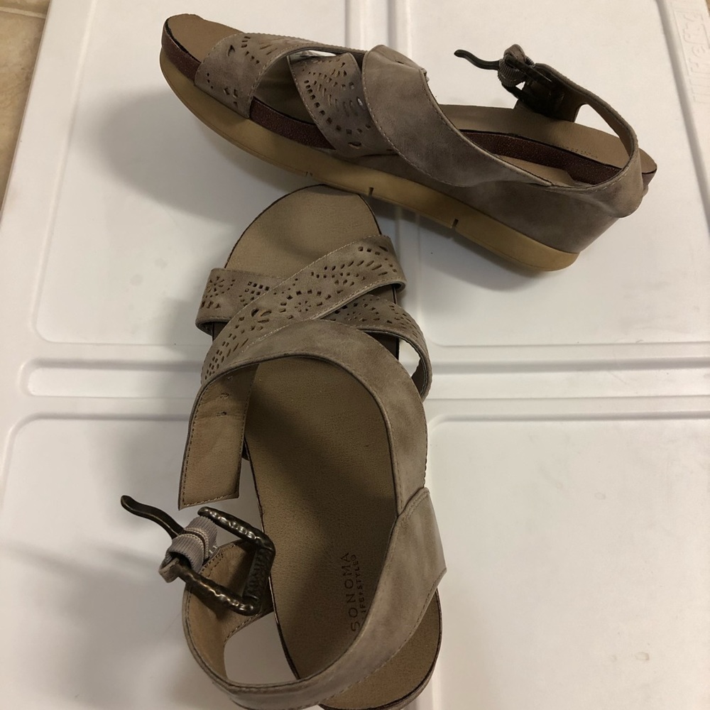 Size 8 brown foot bed low wedges Sonoma